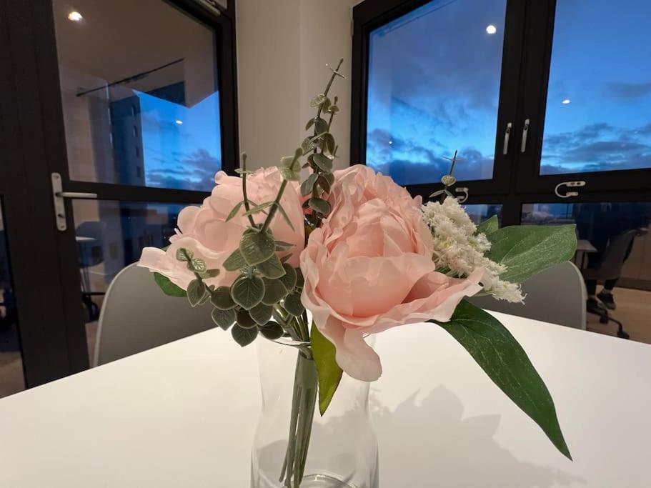 2 Bed Penthouse Style Apartment Londra Esterno foto